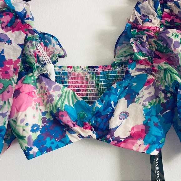 Beautiful Floral Cropped Blouse - Picture 6 of 7